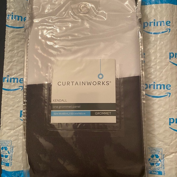 Dark grey and white curtain - Picture 2 of 2